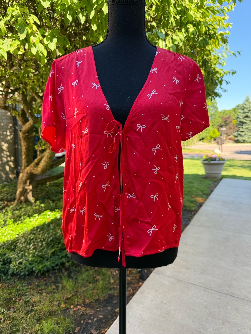 Red Tie-Front Short Sleeve Blouse size M Aerie 
New with tag with free gift